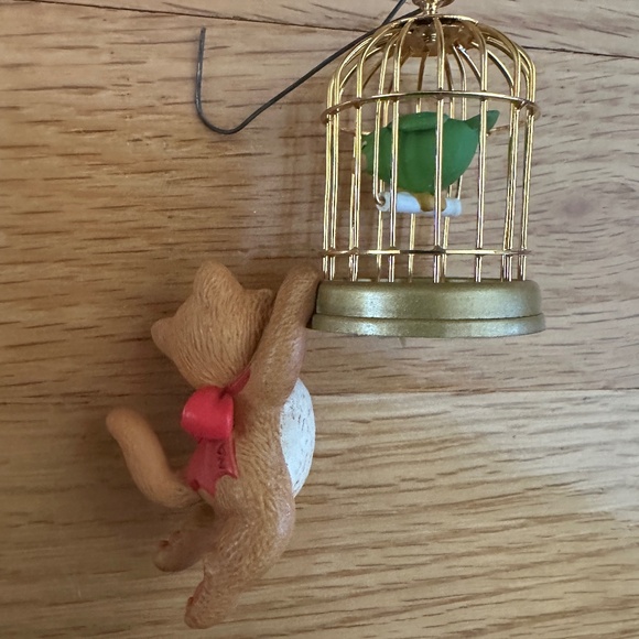 Hallmark Mischievous Kittens Ornament Collectors Series Dated 2000 - Picture 5 of 9